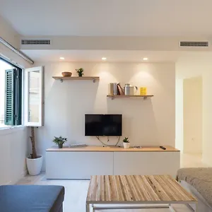 Gran Apartamento En El Centro Historico Con Parking Gratuito 4 Por Keywise , Malaga Spain
